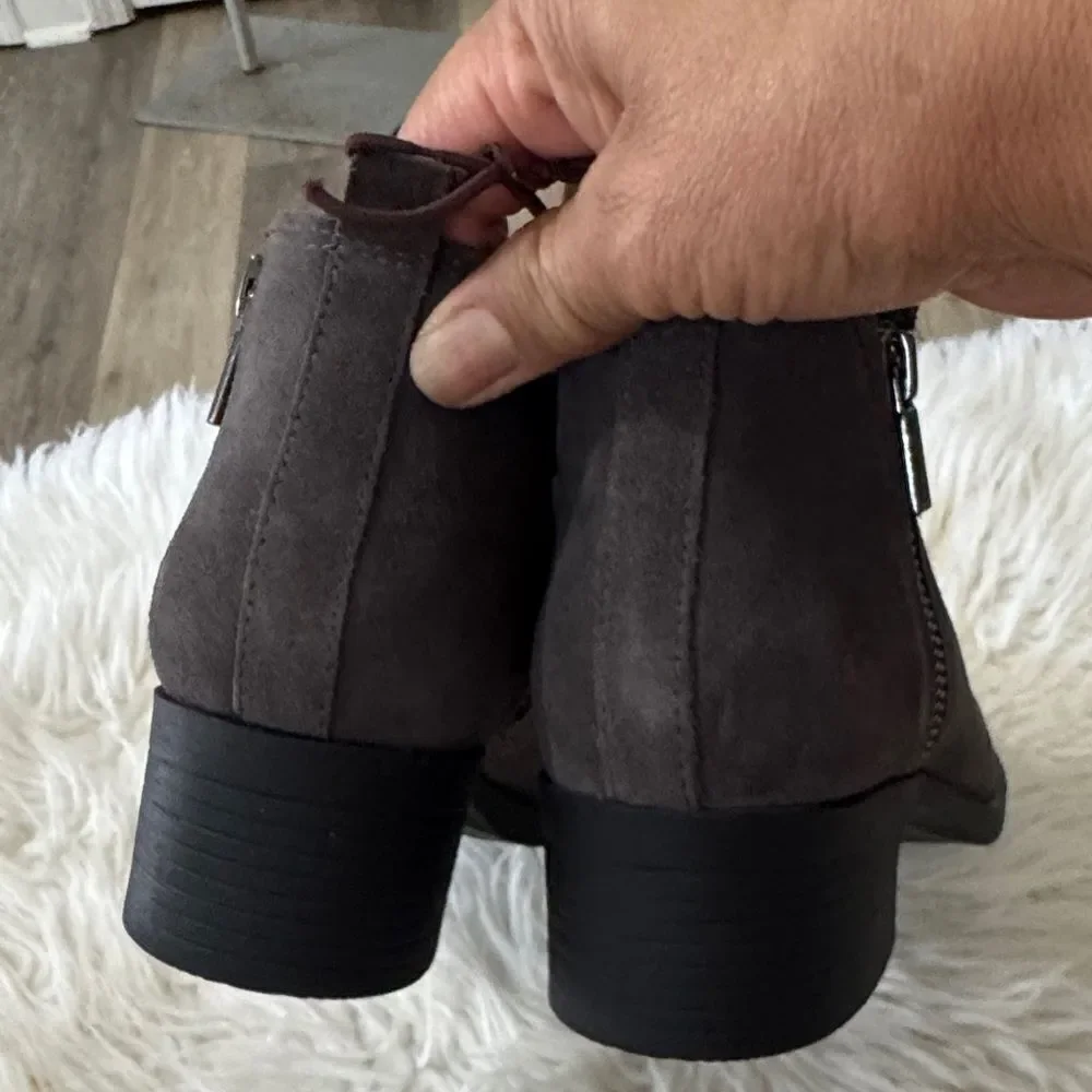 Kenneth Cole Women's Suede Gray Ankle Boots Size 7.5 NWOT